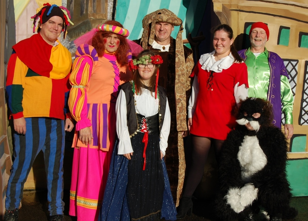 Streets are paved with gold for Hadlow panto